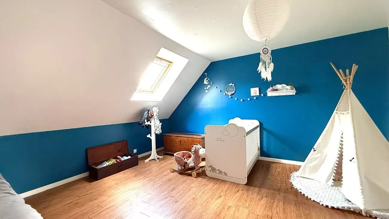 
                                                Vente
                                                 Maison avec sous-sol total 6 pièces 143m²