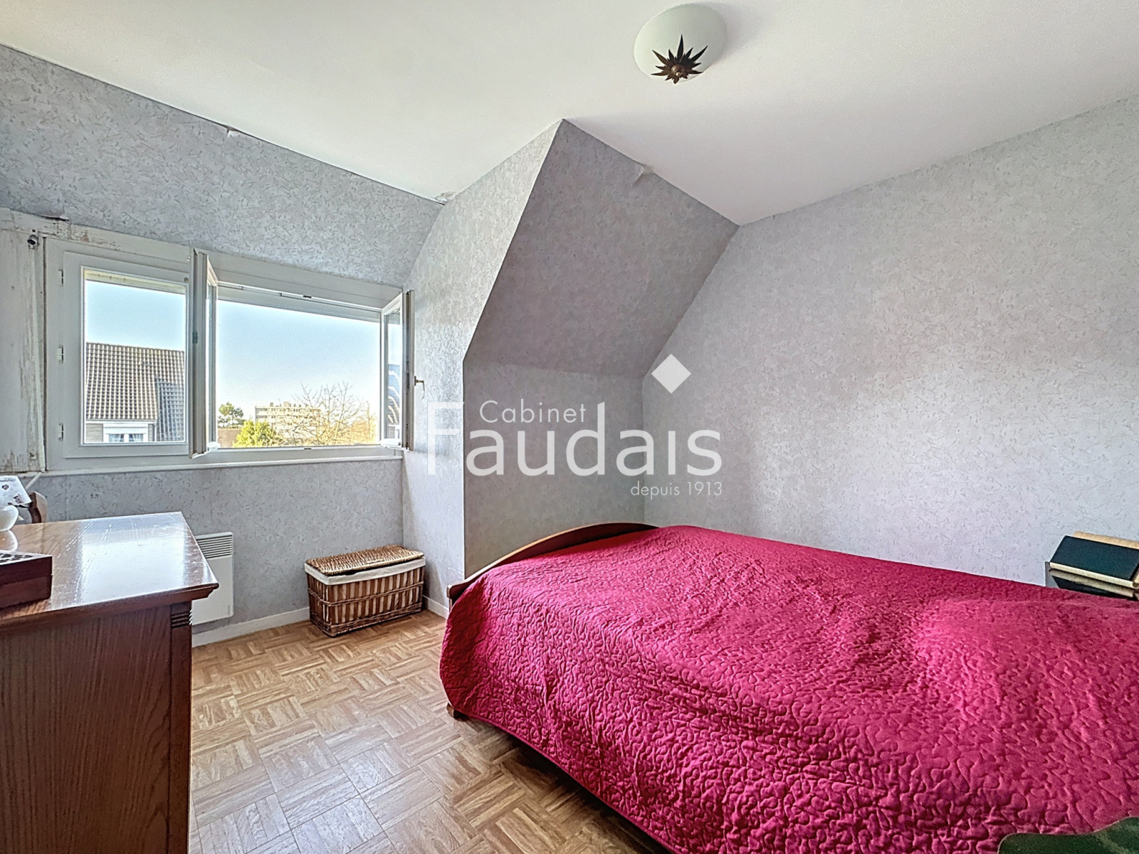 
                                                Vente
                                                 Maison avec véranda, 4 chambres, SAINT-LO proche des commodi