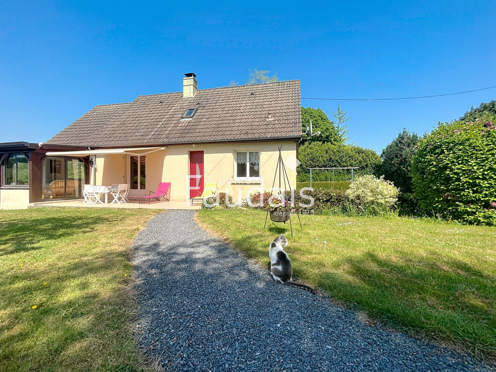 
                                                Vente
                                                 MAISON AVEC VIE DE PLAIN PIED - 10MN DE SAINT-LO