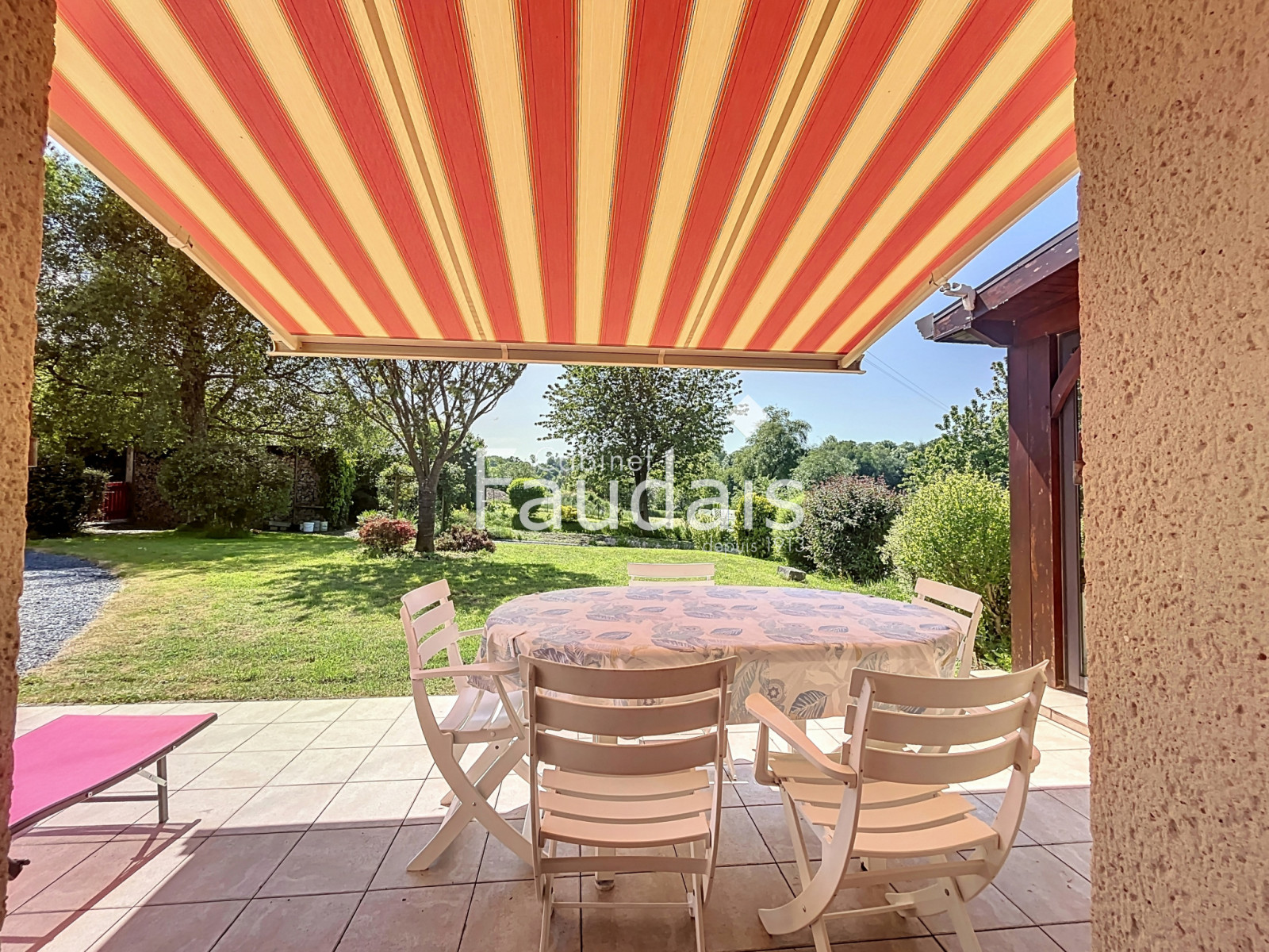 
                                                Vente
                                                 MAISON AVEC VIE DE PLAIN PIED - 10MN DE SAINT-LO