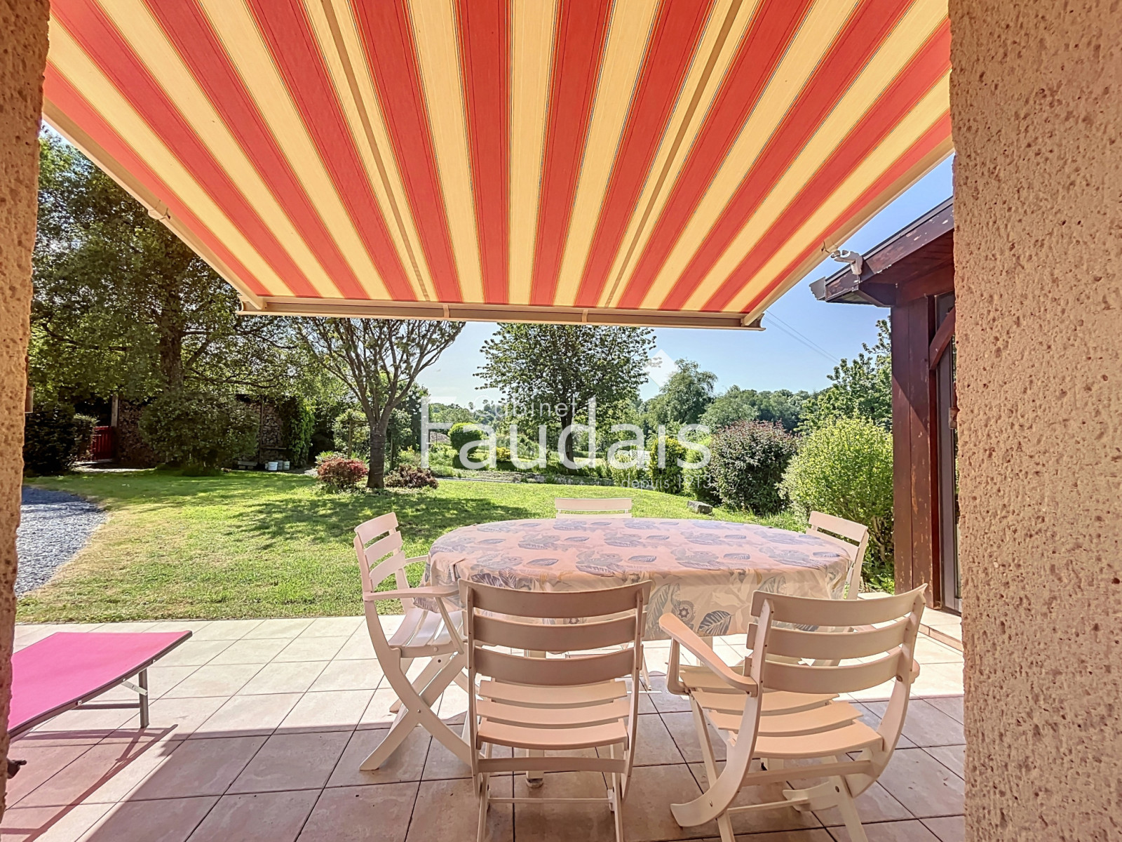 
                                                Vente
                                                 MAISON AVEC VIE DE PLAIN PIED - 10MN DE SAINT-LO