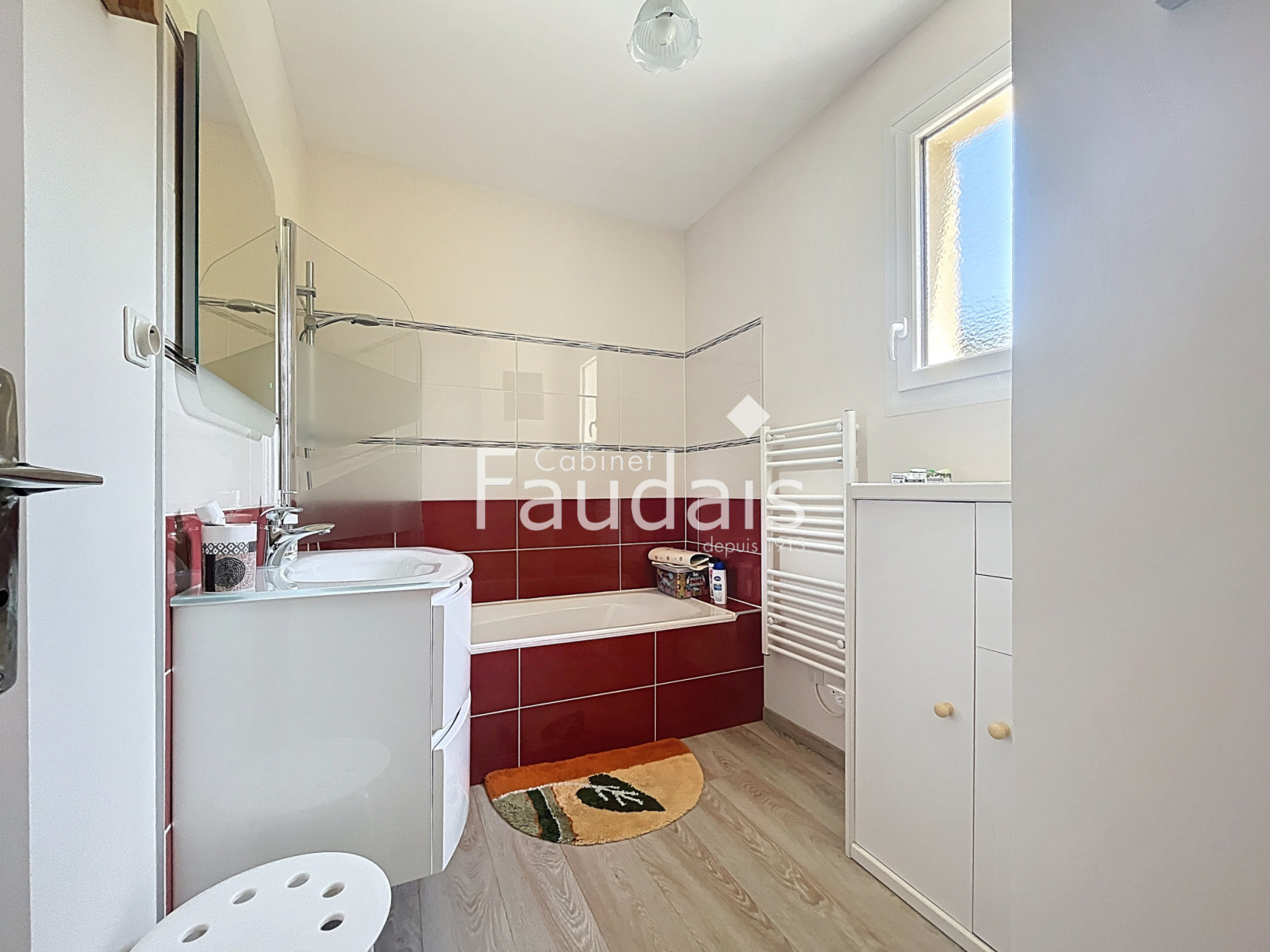 
                                                Vente
                                                 MAISON AVEC VIE DE PLAIN PIED - 10MN DE SAINT-LO