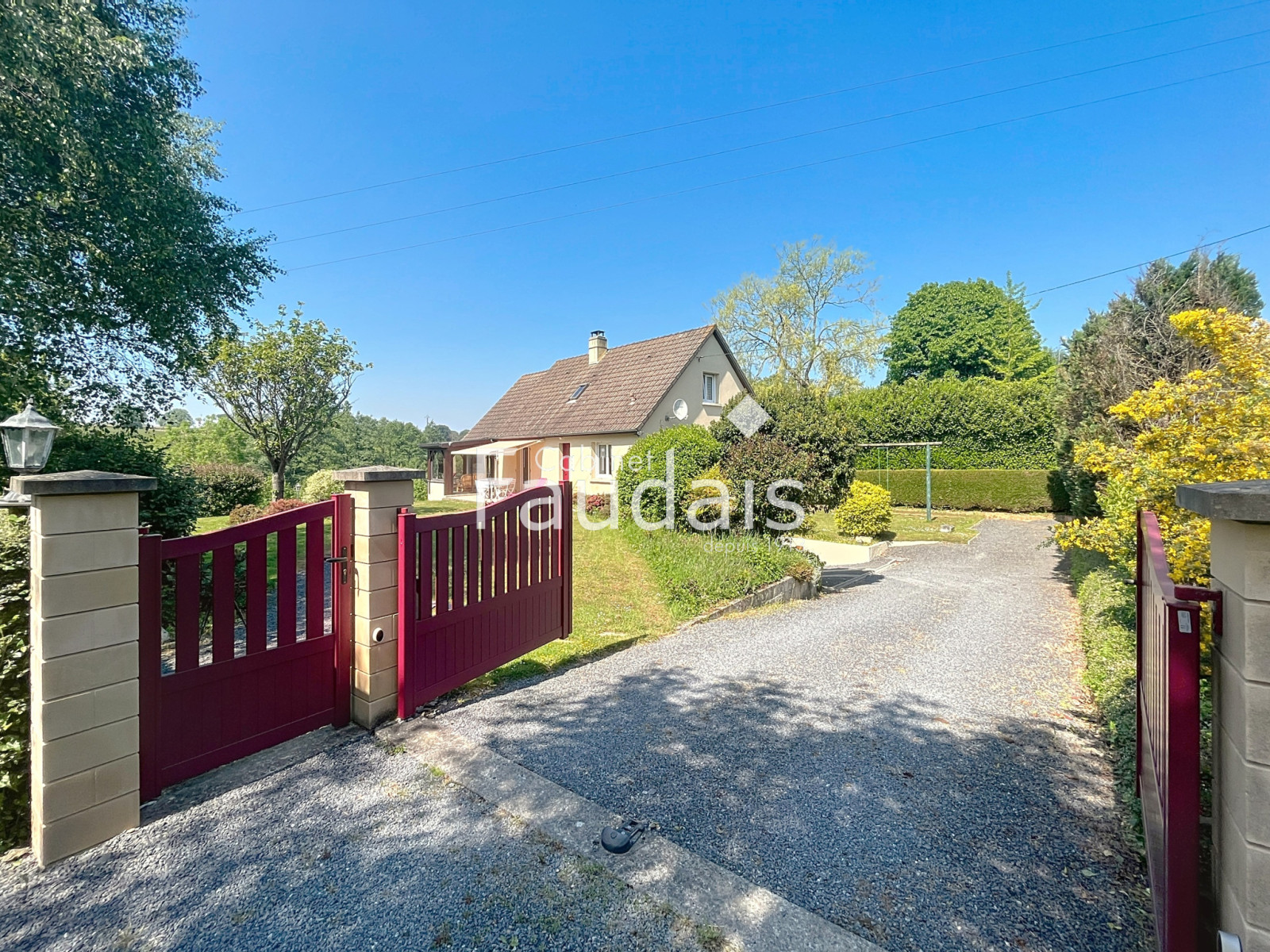 
                                                Vente
                                                 MAISON AVEC VIE DE PLAIN PIED - 10MN DE SAINT-LO