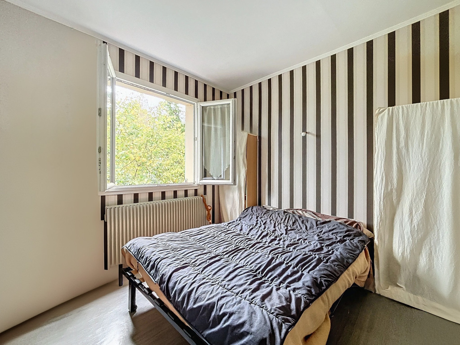 
                                                Vente
                                                 Maison avec vie de plain-pied, jardin arboré et sous-sol com