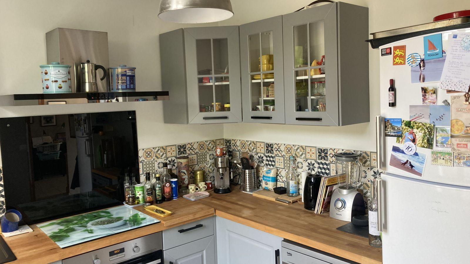 
                                                Location
                                                 Maison bien placée et tranquille.