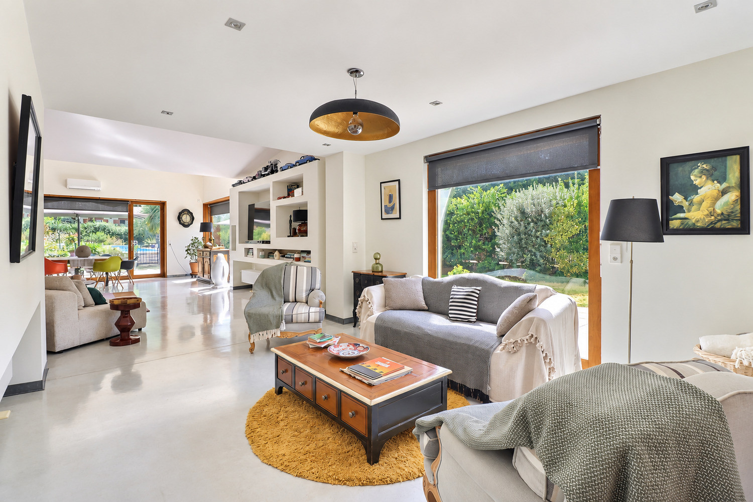 
                                                Vente
                                                 Maison bourgeoise de 237 m² avec piscine