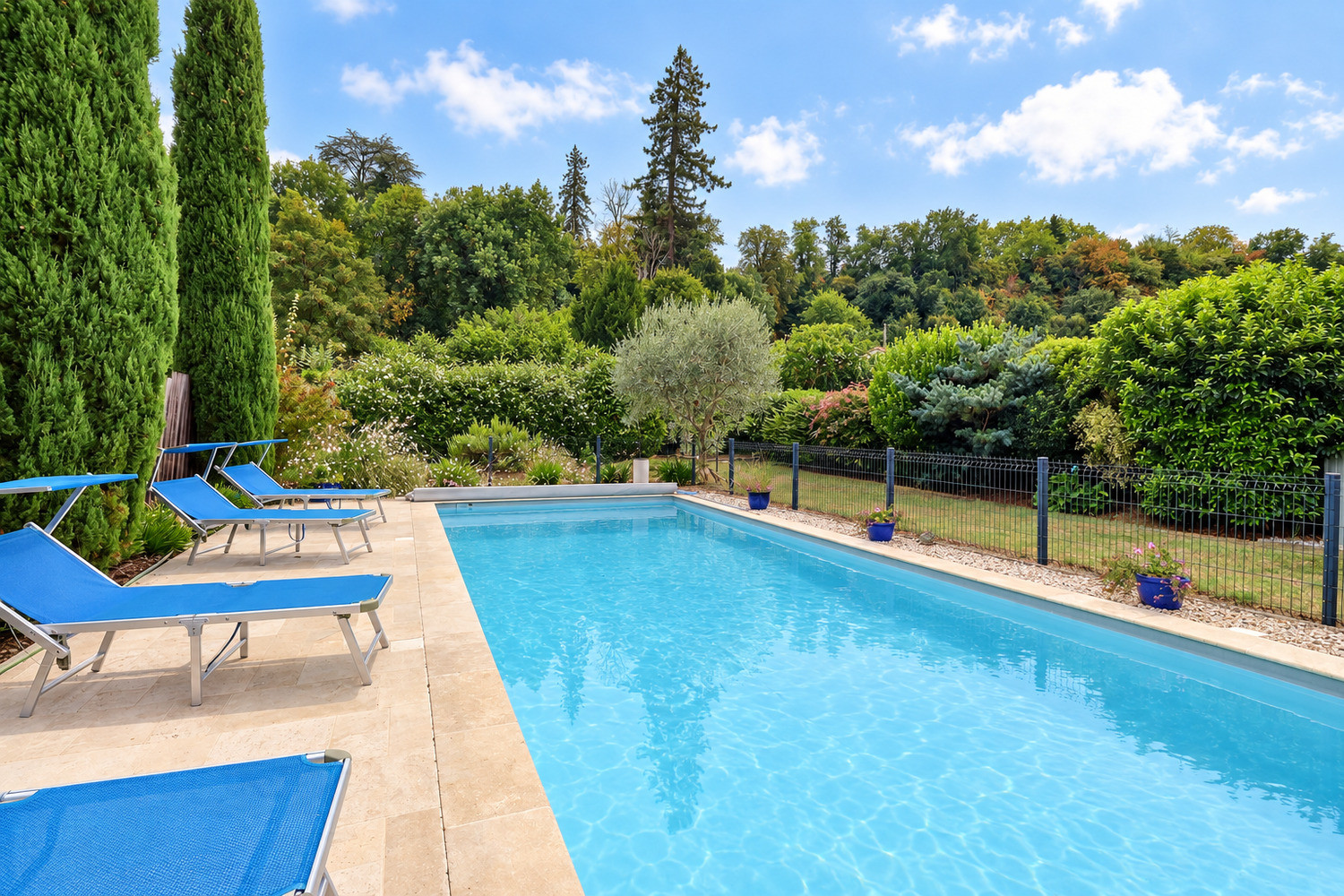 
                                                Vente
                                                 Maison bourgeoise de 237 m² avec piscine