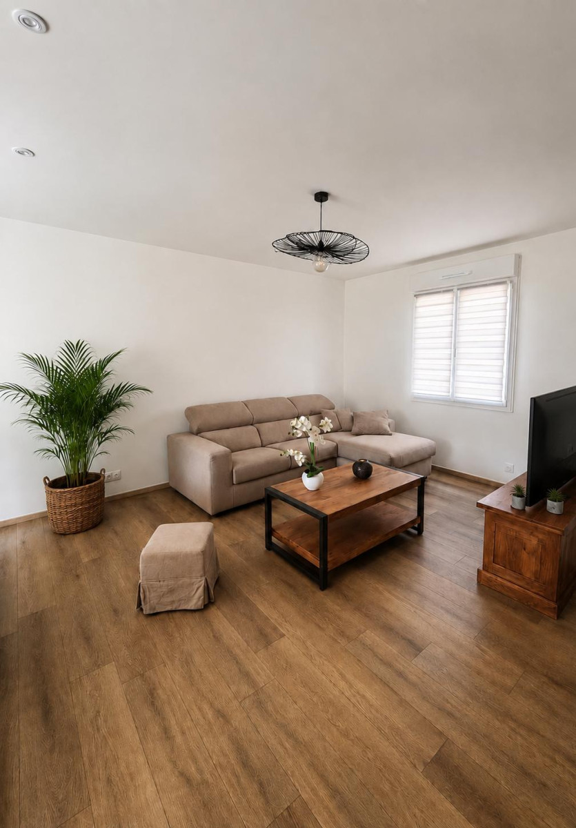 
                                                Location
                                                 Maison calme pour famille ou professionnels, DPE A
