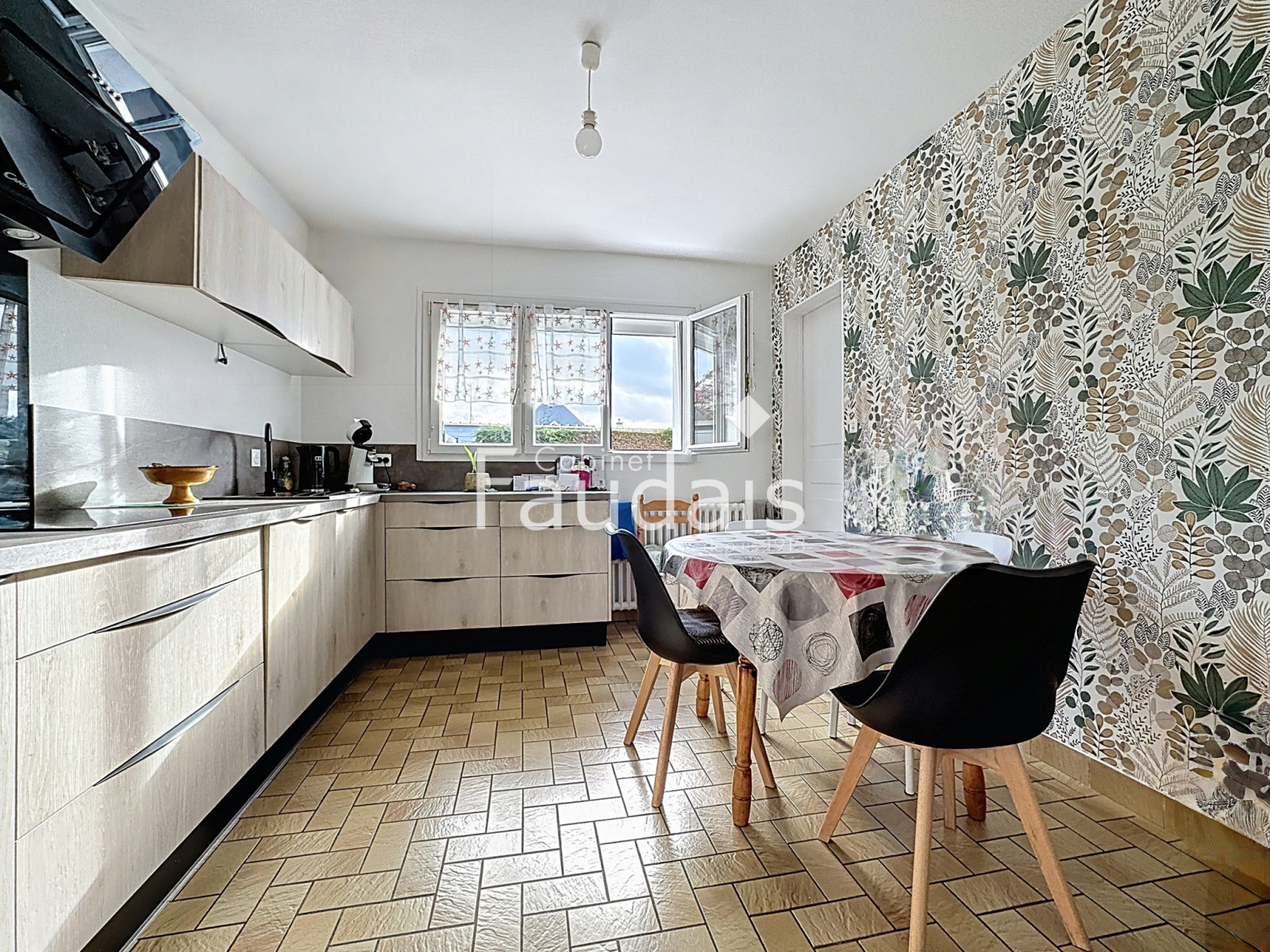 
                                                Vente
                                                 Maison centre ville de Saint-Lô 3 chambres  -529 m2 de terra