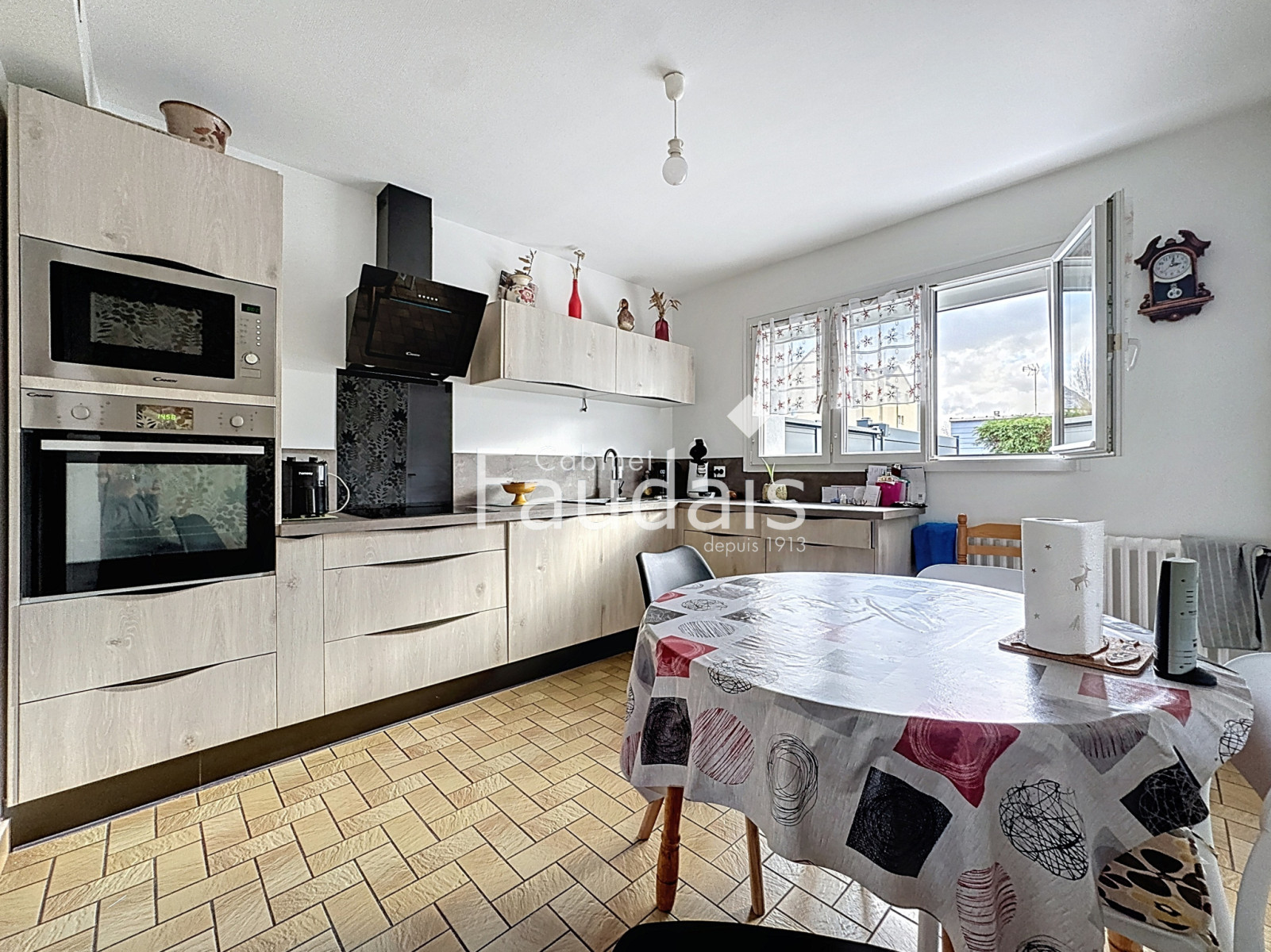 
                                                Vente
                                                 Maison centre ville de Saint-Lô 3 chambres  -529 m2 de terra