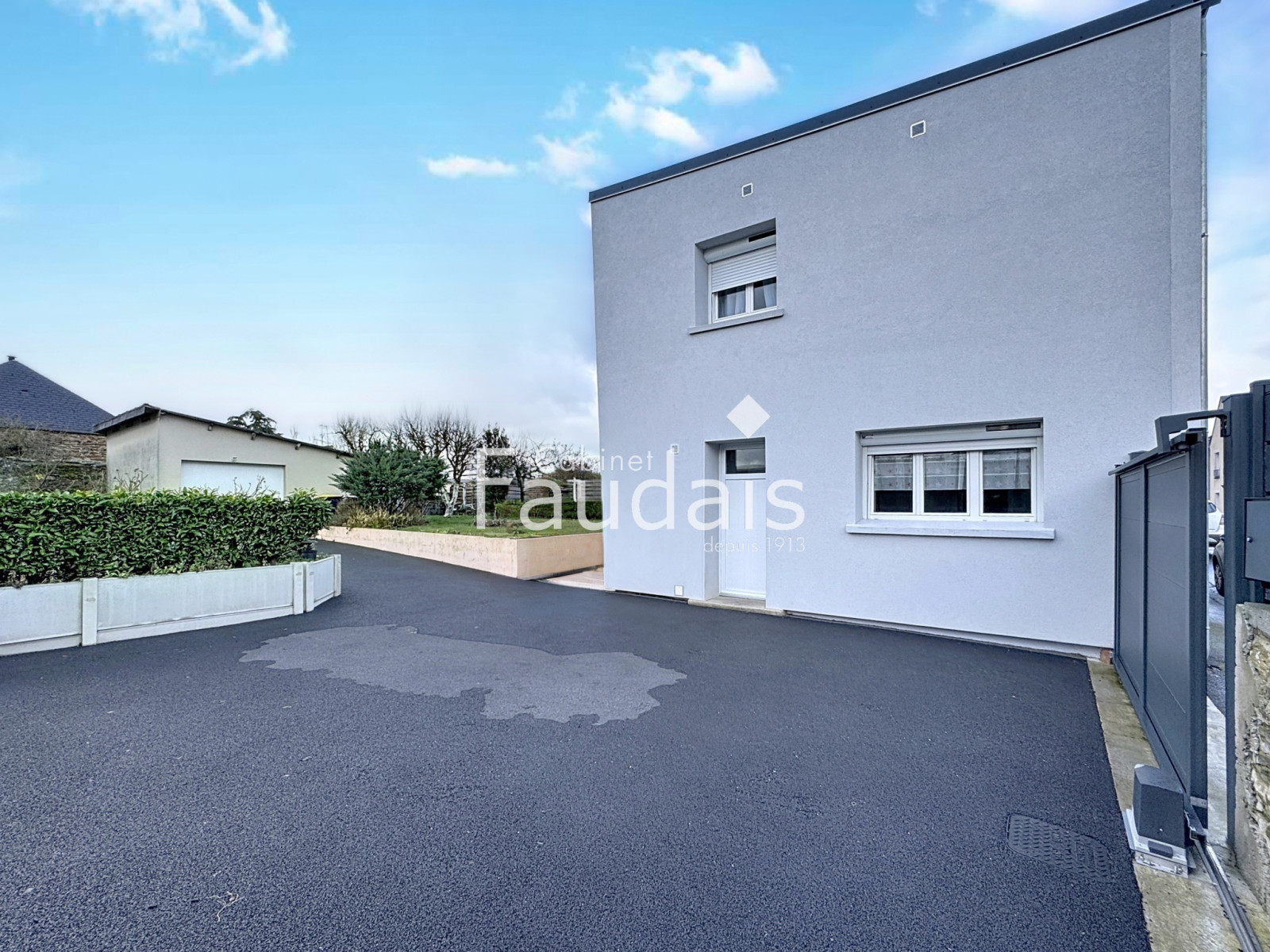 
                                                Vente
                                                 Maison centre ville de Saint-Lô 3 chambres  -529 m2 de terra