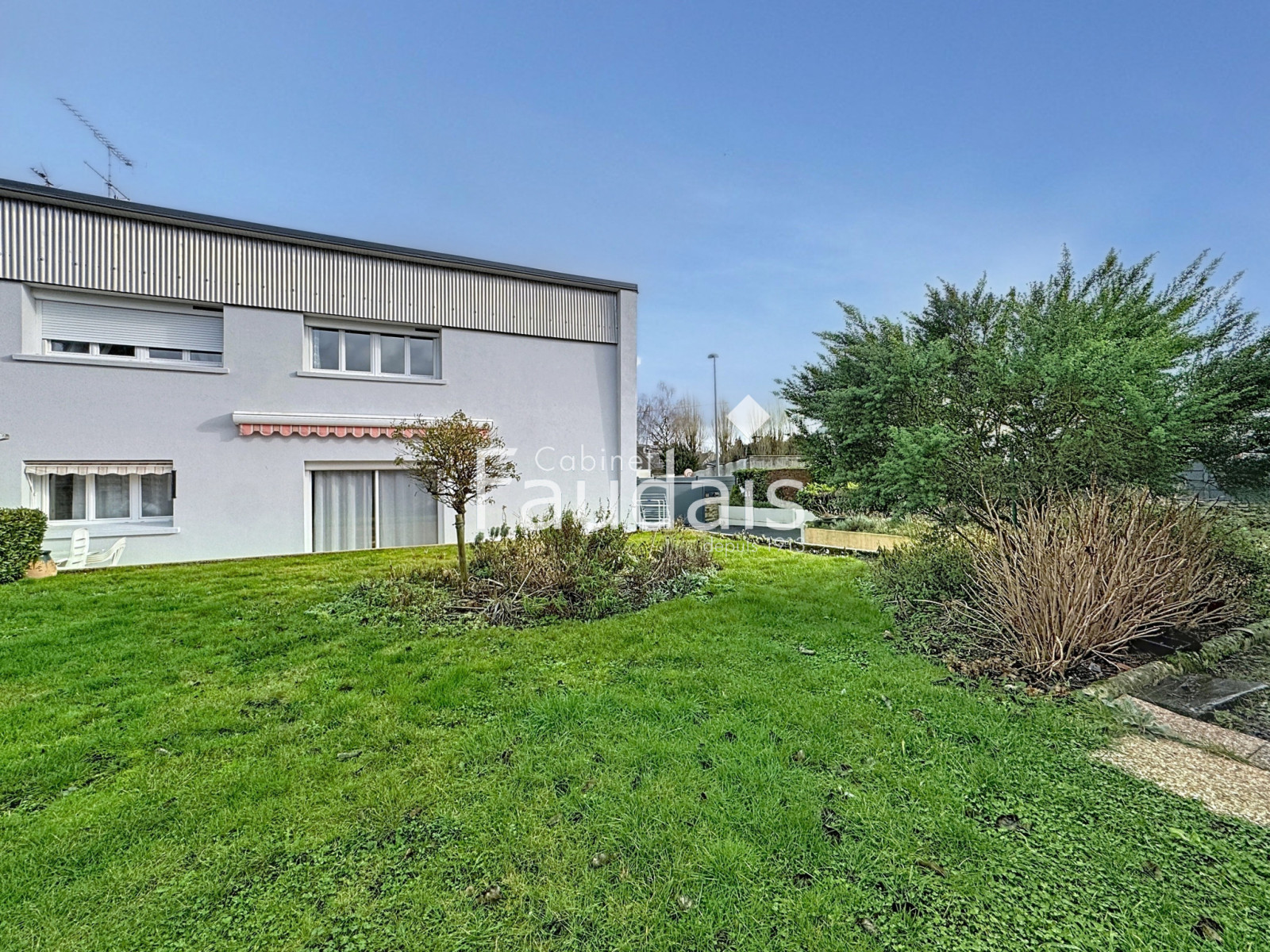 
                                                Vente
                                                 Maison centre ville de Saint-Lô 3 chambres  -529 m2 de terra