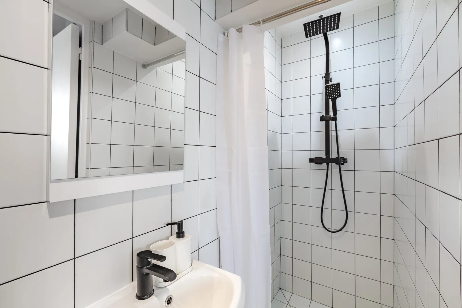 
                                                Colocation
                                                 Maison  LA RUCHE - Chambre 12m² - Paris - 1257€/mois CC
