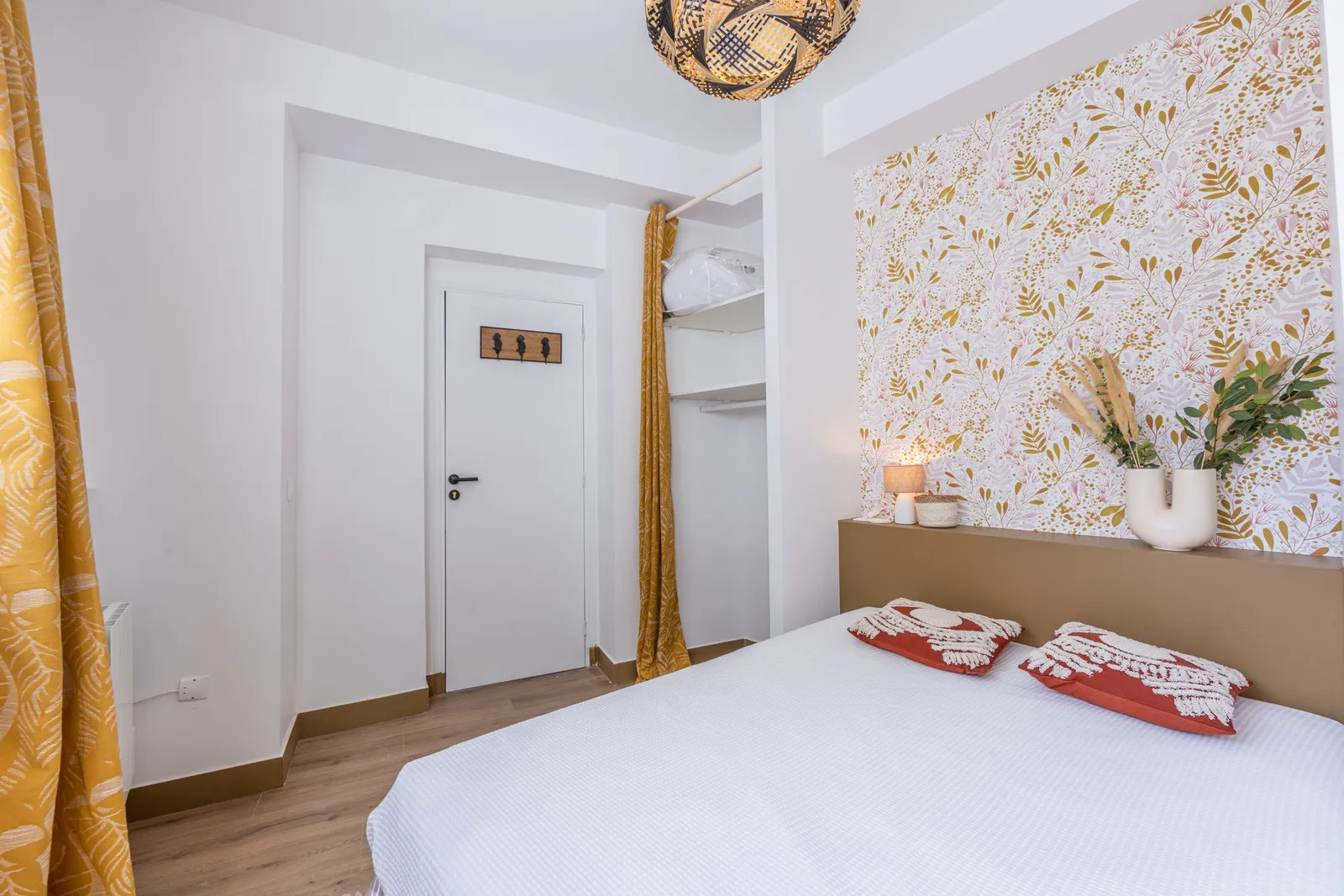 
                                                Colocation
                                                 Maison - Chambre 13m² - Paris - 1245€/mois CC