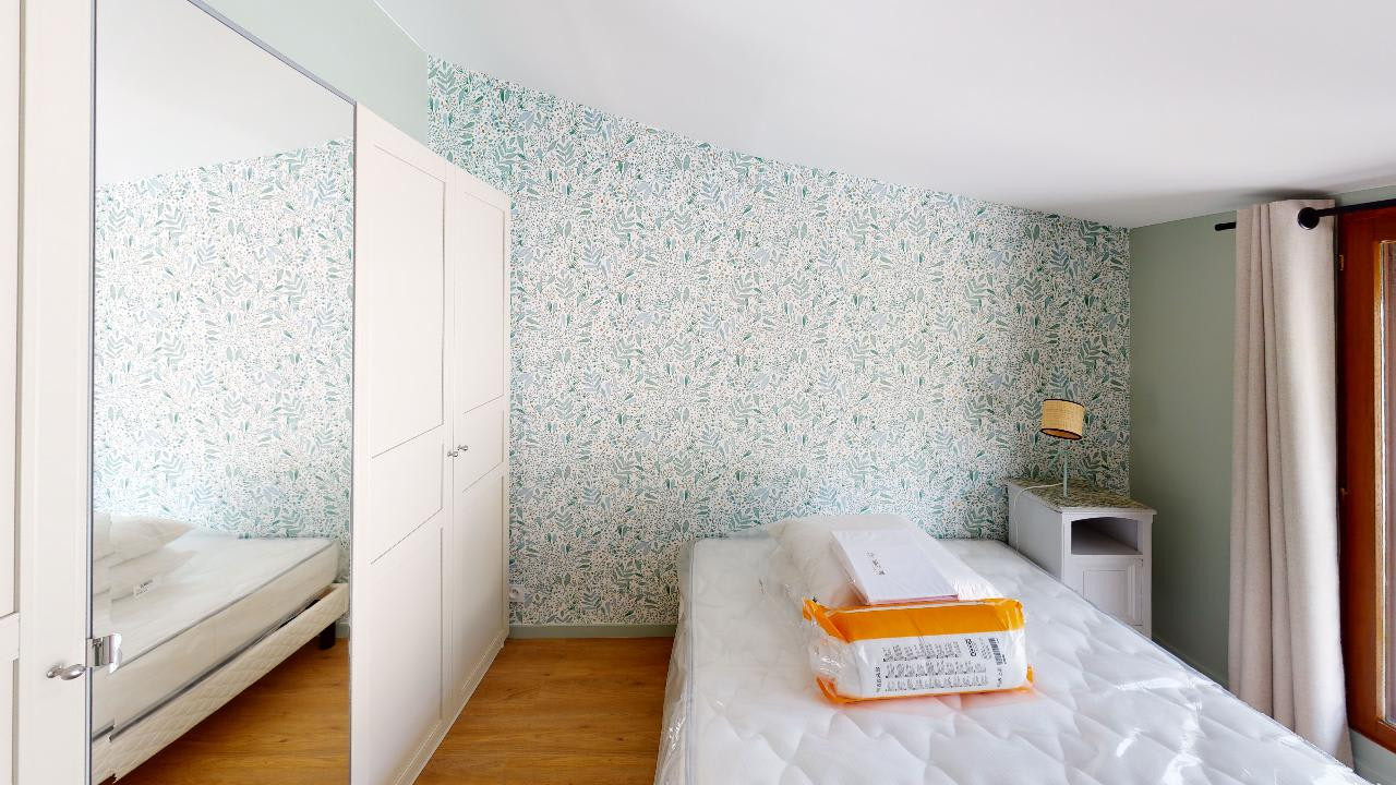 
                                                Colocation
                                                 Maison - Chambre 14.9m² - Ivry-sur-Seine - 895€/mois CC