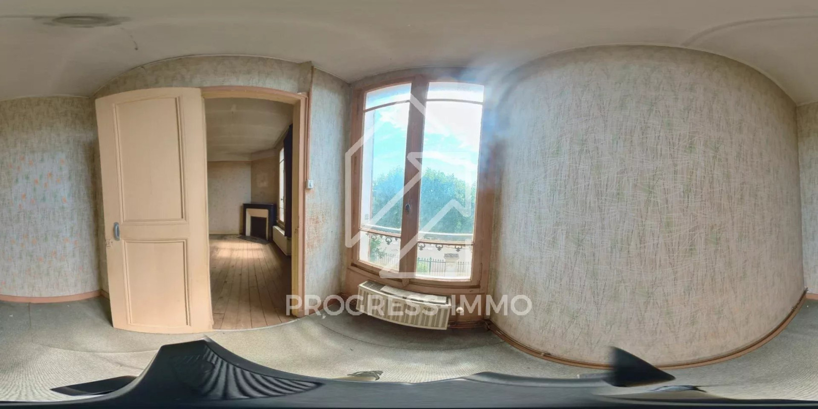 
                                                Vente
                                                 Maison charmante à rénover à La Varenne Saint-Hilaire