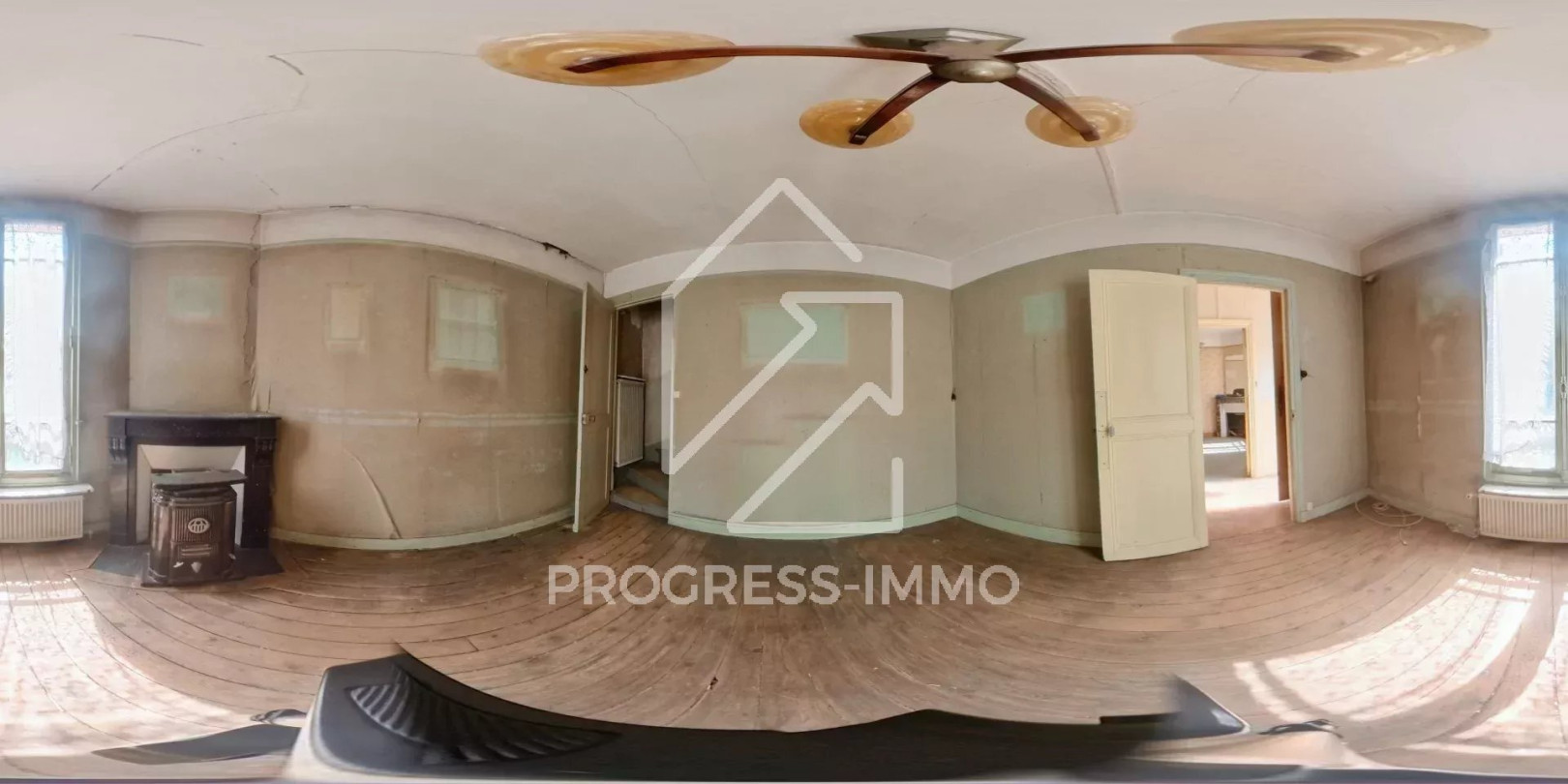 
                                                Vente
                                                 Maison charmante à rénover à La Varenne Saint-Hilaire