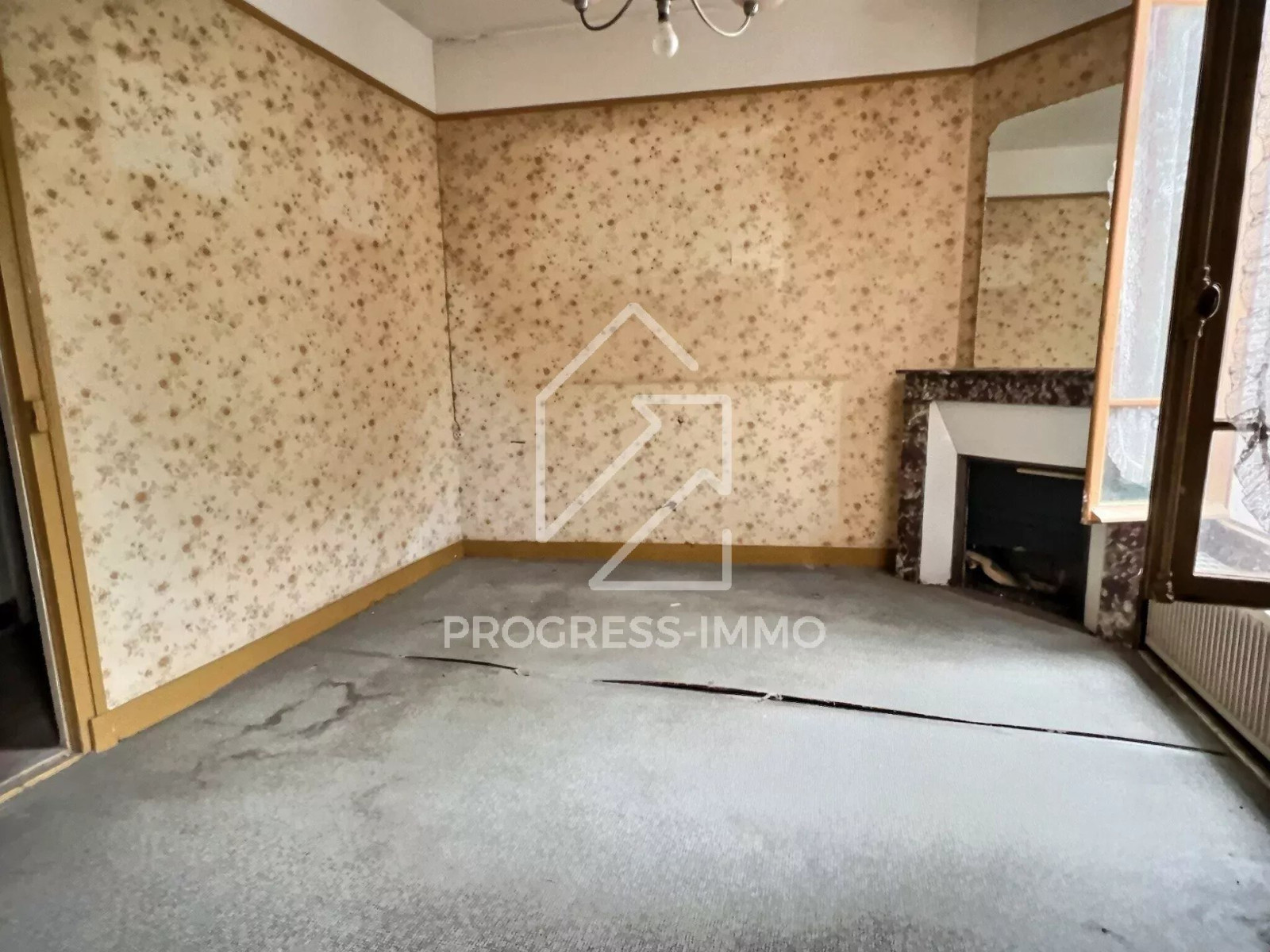 
                                                Vente
                                                 Maison charmante à rénover à La Varenne Saint-Hilaire