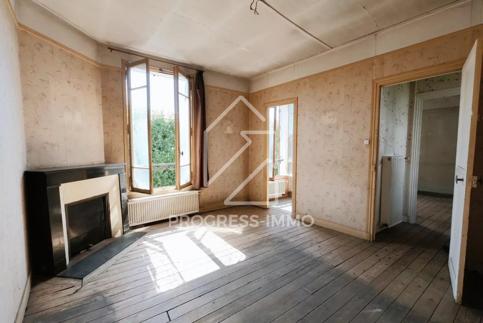 
                                                Vente
                                                 Maison charmante à rénover à La Varenne Saint-Hilaire