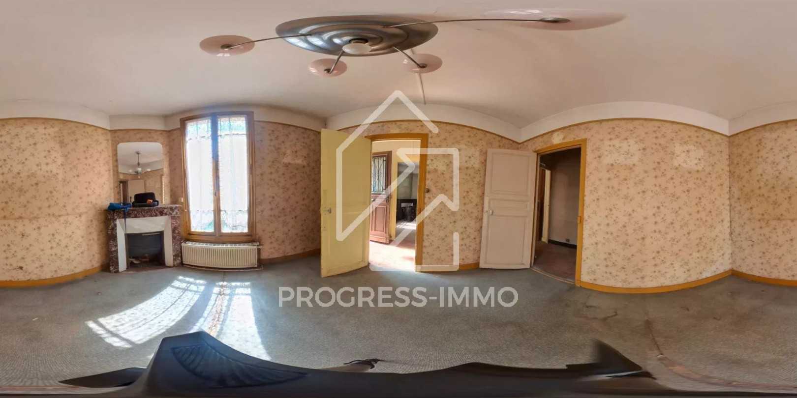 
                                                Vente
                                                 Maison charmante à rénover à La Varenne Saint-Hilaire