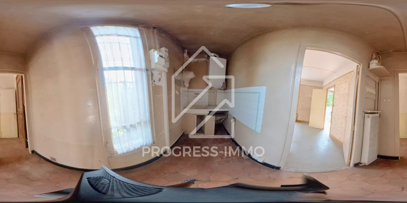 
                                                Vente
                                                 Maison charmante à rénover à La Varenne Saint-Hilaire