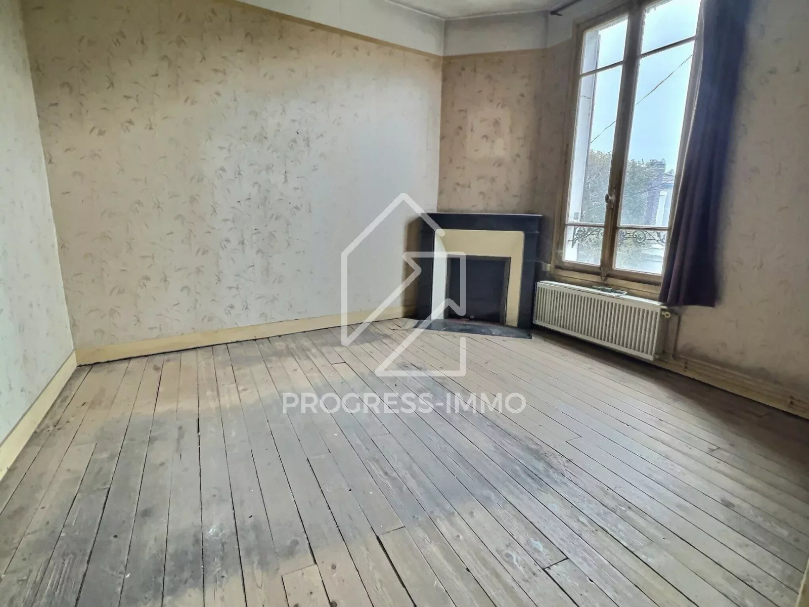 
                                                Vente
                                                 Maison charmante à rénover à La Varenne Saint-Hilaire