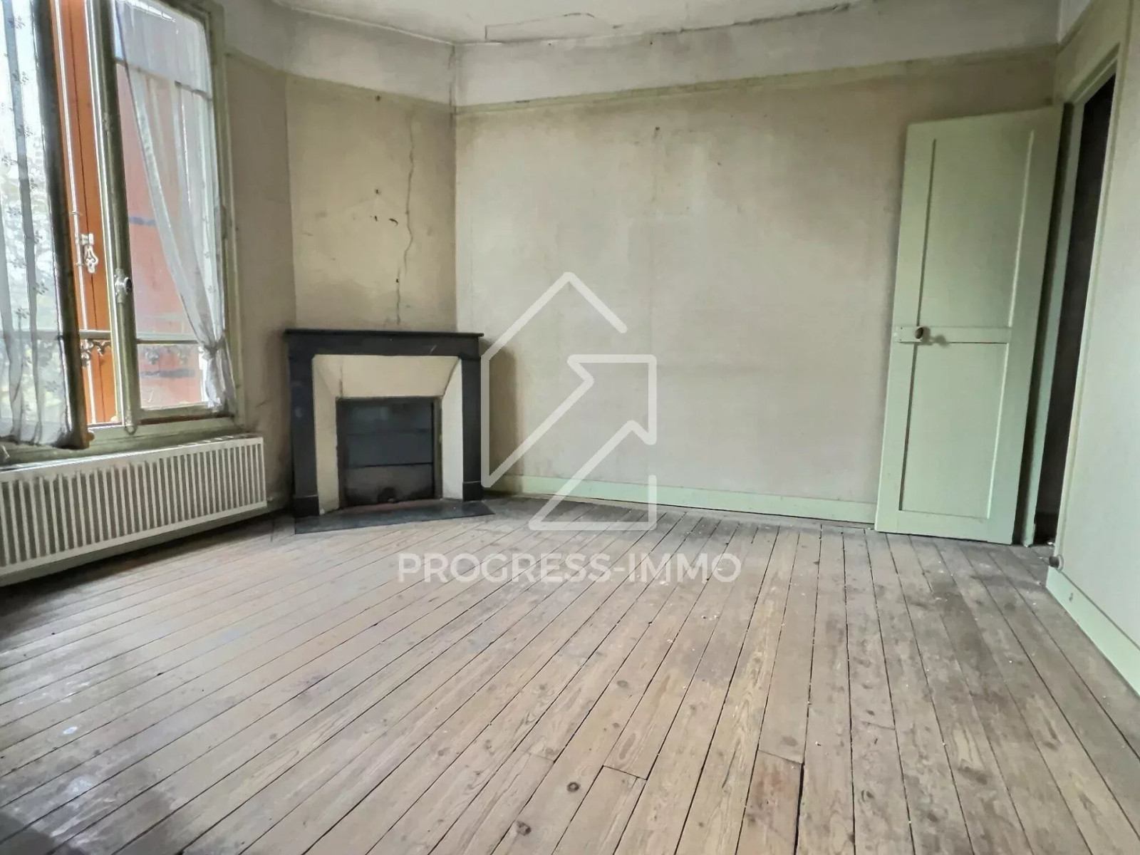
                                                Vente
                                                 Maison charmante à rénover à La Varenne Saint-Hilaire