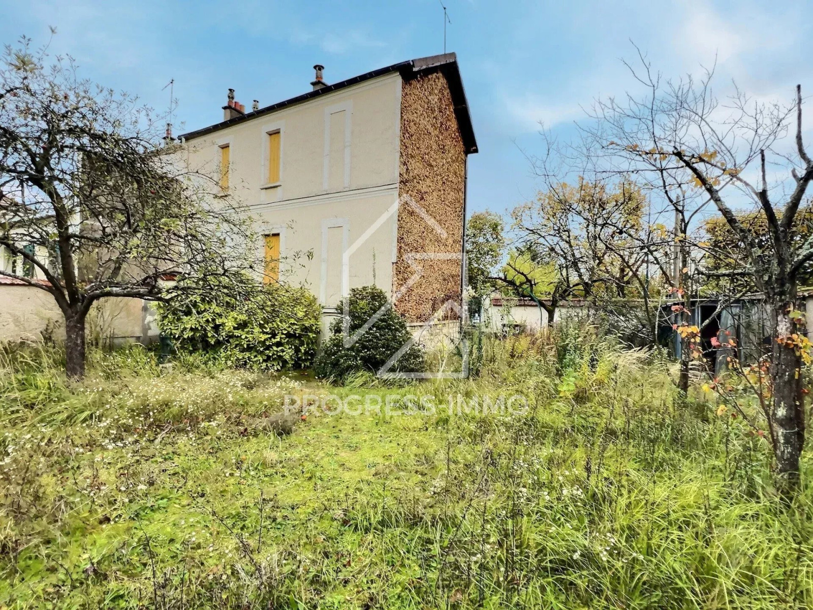 
                                                Vente
                                                 Maison charmante à rénover à La Varenne Saint-Hilaire