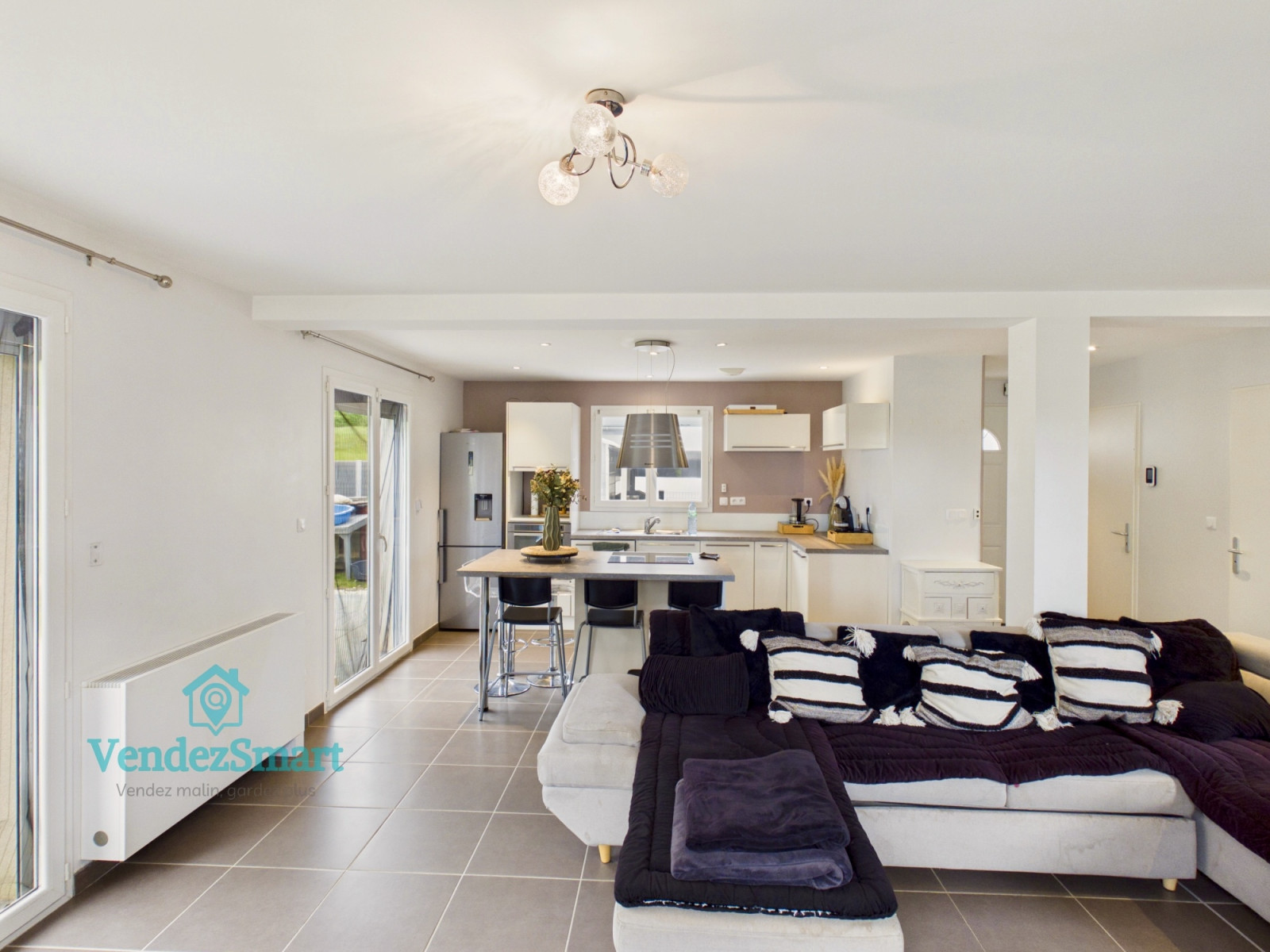 
                                                Vente
                                                 Maison contemporaine 4 pièces · 98 m² · Jardin avec piscine