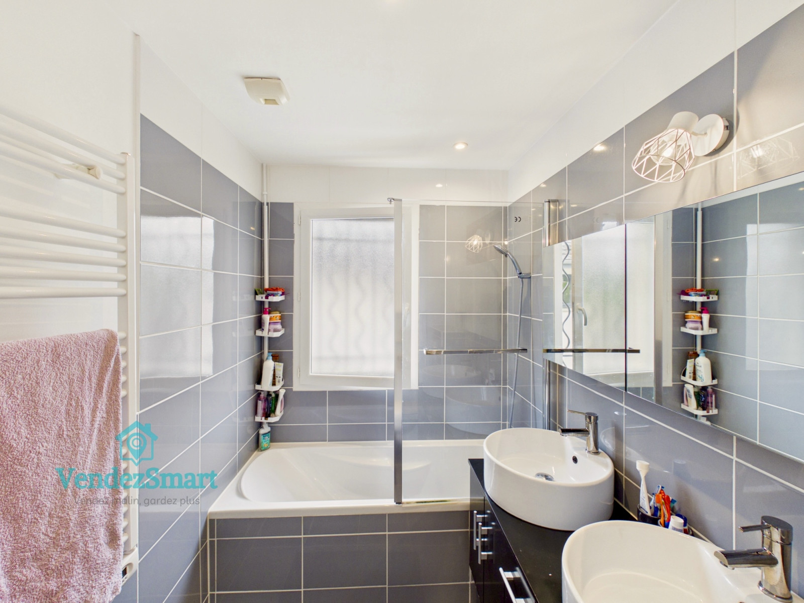 
                                                Vente
                                                 Maison contemporaine 4 pièces · 98 m² · Jardin avec piscine