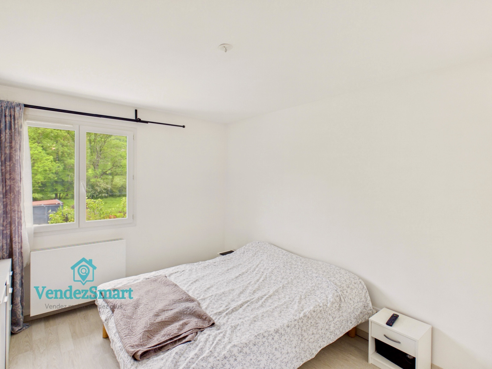 
                                                Vente
                                                 Maison contemporaine 4 pièces · 98 m² · Jardin avec piscine