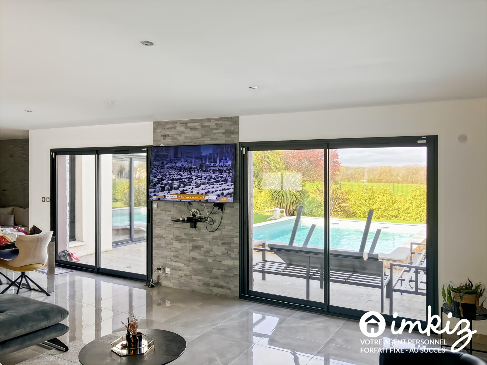 
                                                Vente
                                                 Maison contemporaine 6 pièces avec piscine