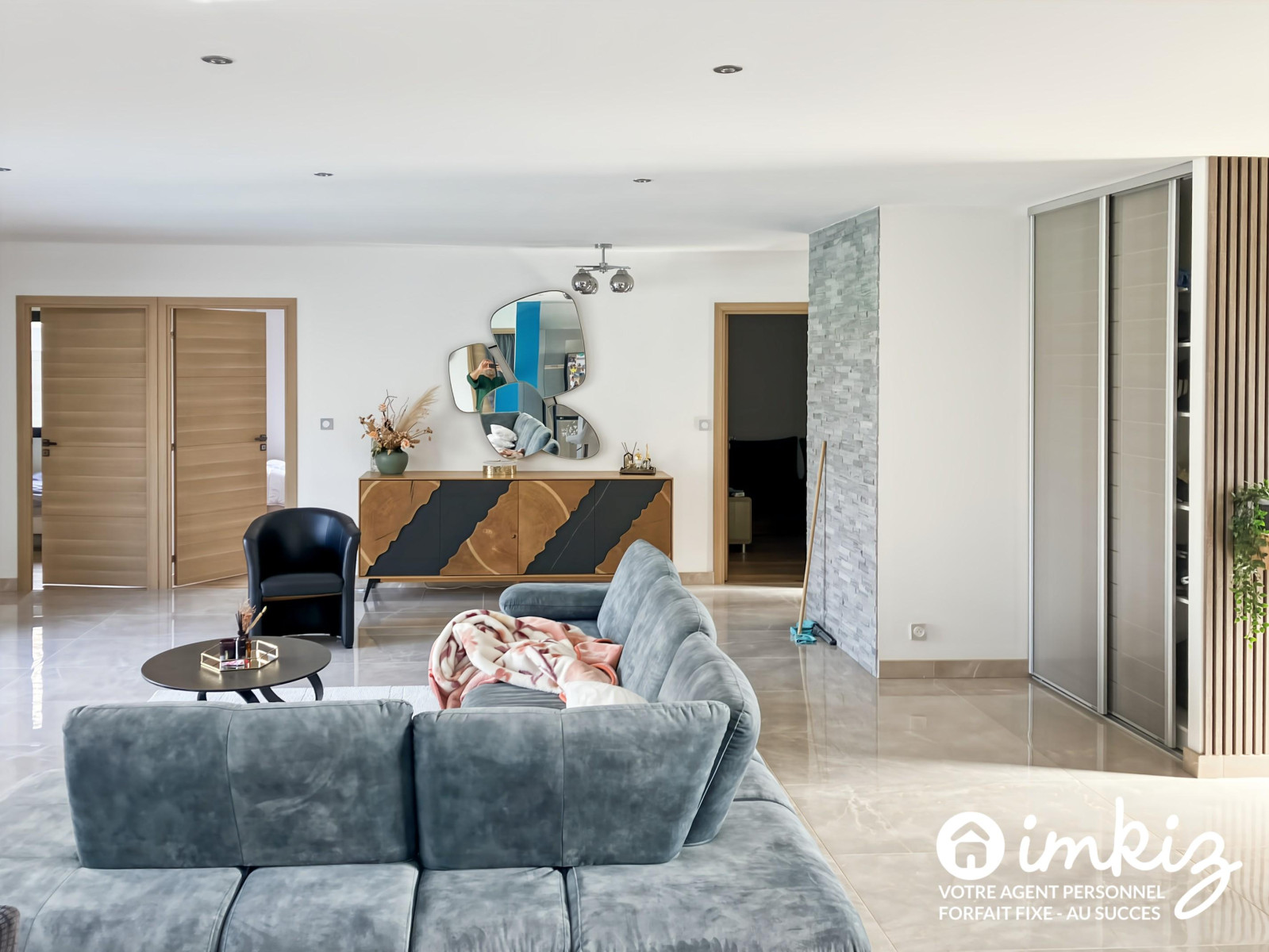 
                                                Vente
                                                 Maison contemporaine 6 pièces avec piscine