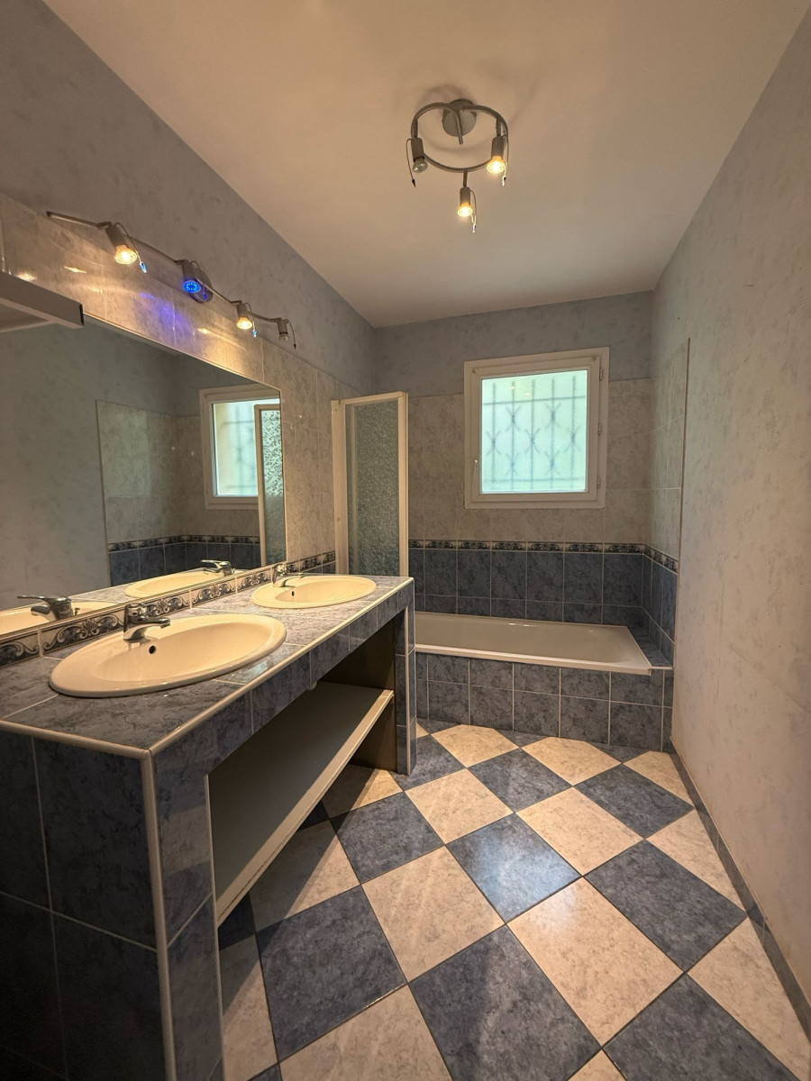 
                                                Vente
                                                 MAISON CONTEMPORAINE