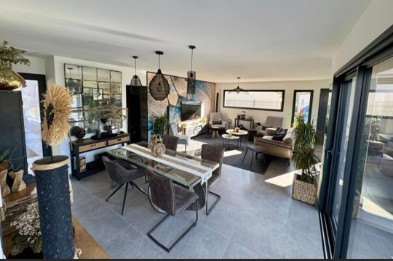 
                                                Vente
                                                 Maison contemporaine