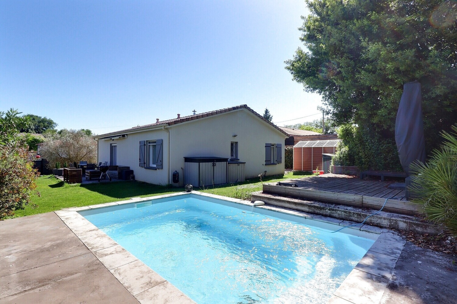 
                                                Vente
                                                 Maison contemporaine avec piscine.