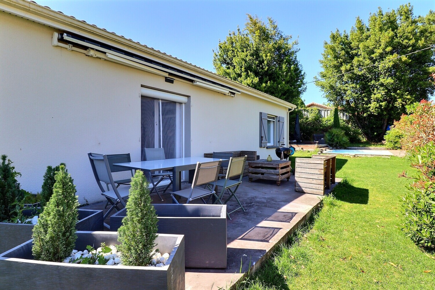 
                                                Vente
                                                 Maison contemporaine avec piscine.