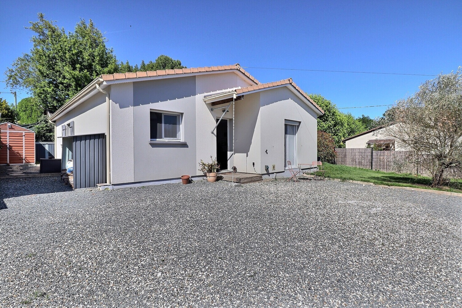 
                                                Vente
                                                 Maison contemporaine avec piscine.
