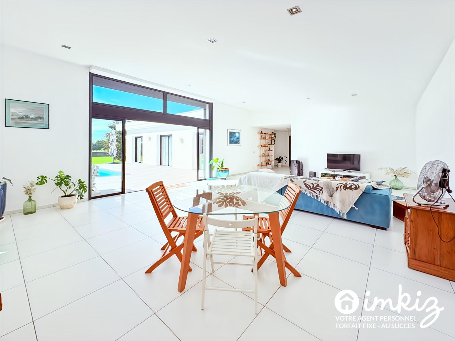 
                                                Vente
                                                 Maison contemporaine avec piscine et jardin