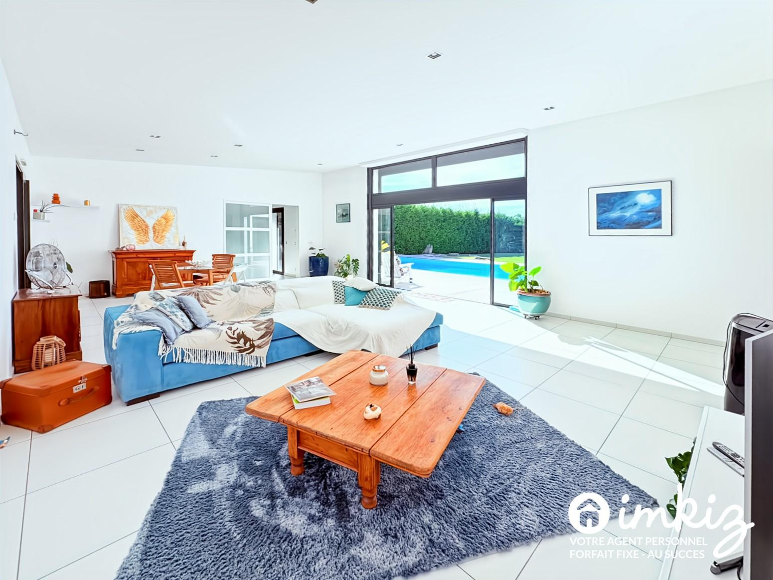 
                                                Vente
                                                 Maison contemporaine avec piscine et jardin