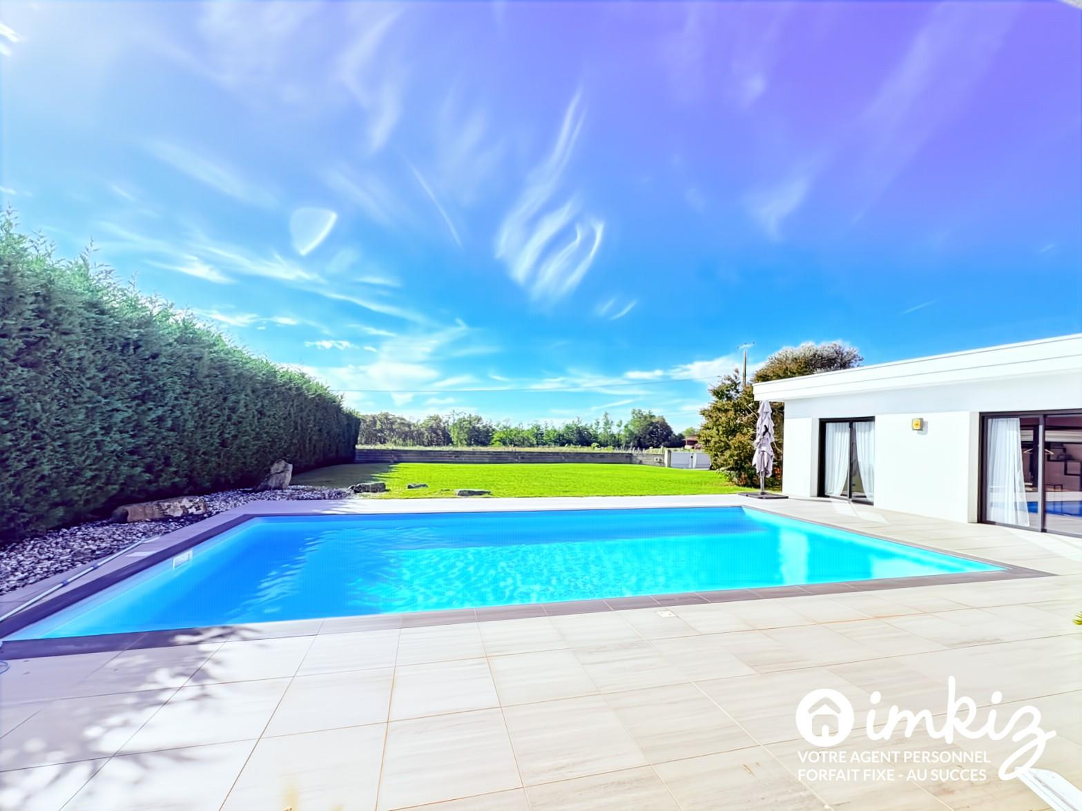 
                                                Vente
                                                 Maison contemporaine avec piscine et jardin