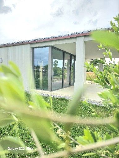 
                                                Vente
                                                 Maison contemporaine avec toiture végétalisée.