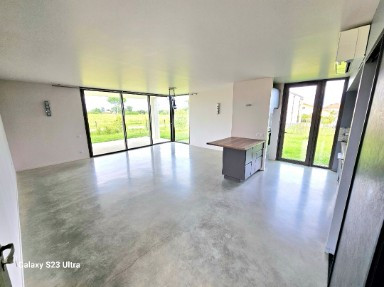 
                                                Vente
                                                 Maison contemporaine avec toiture végétalisée.