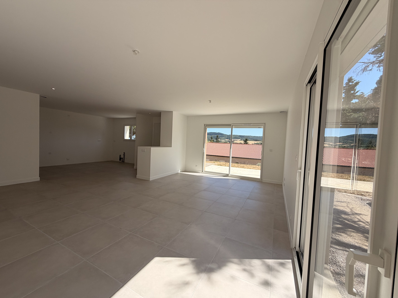 
                                                Vente
                                                 Maison contemporaine neuve - vue dégagée