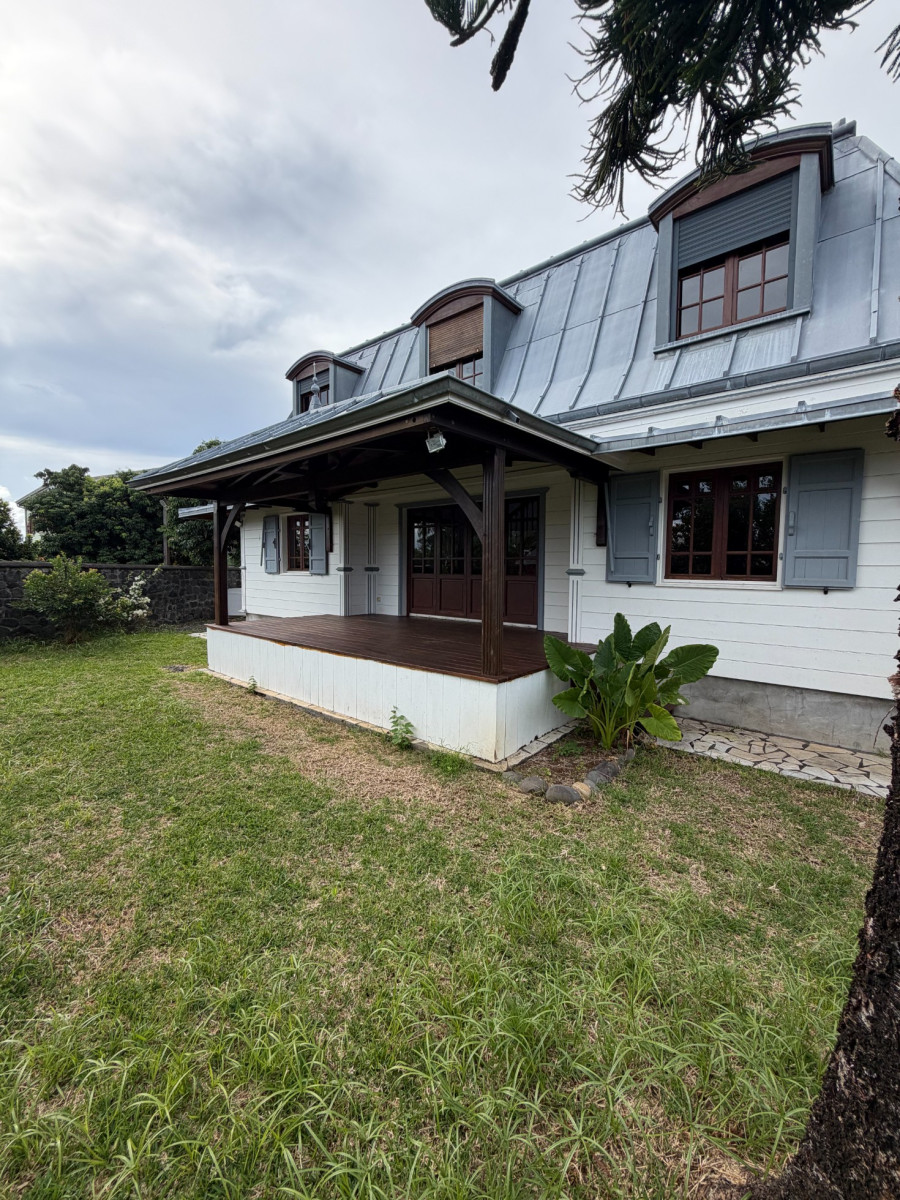 
                                                Location
                                                 Maison créole – Plus de 200m2 Bras-Panon