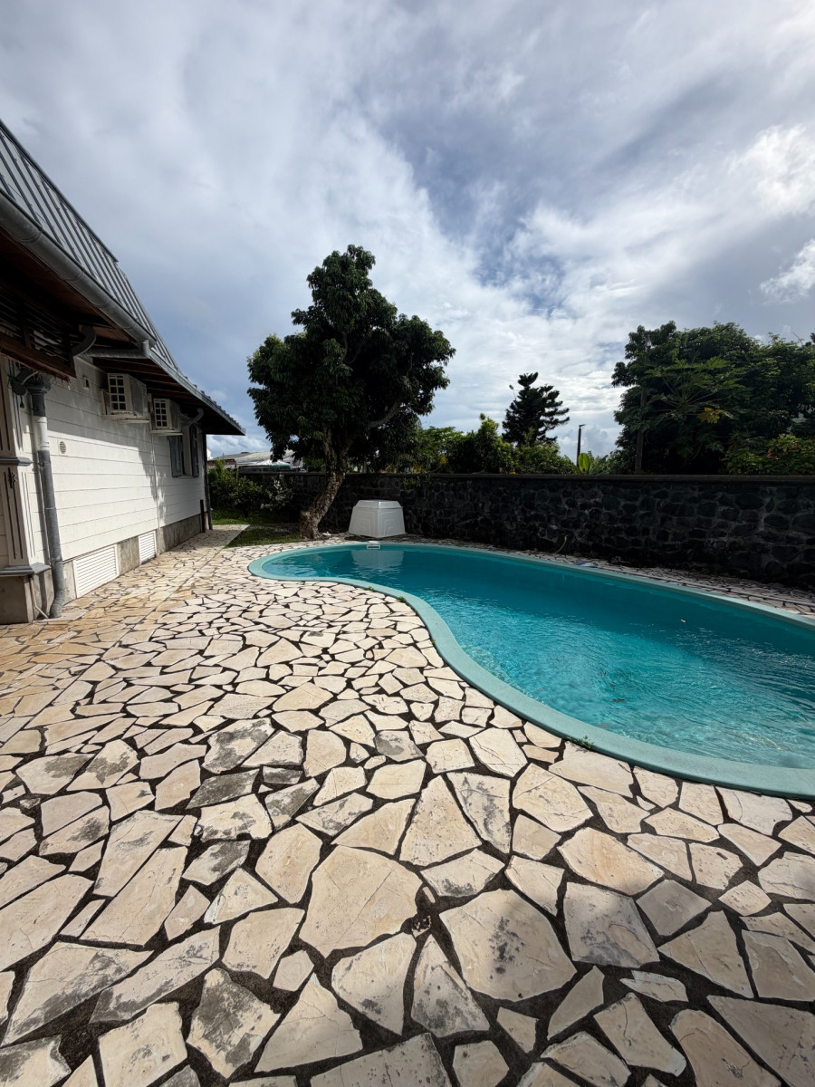 
                                                Location
                                                 Maison créole – Plus de 200m2 Bras-Panon