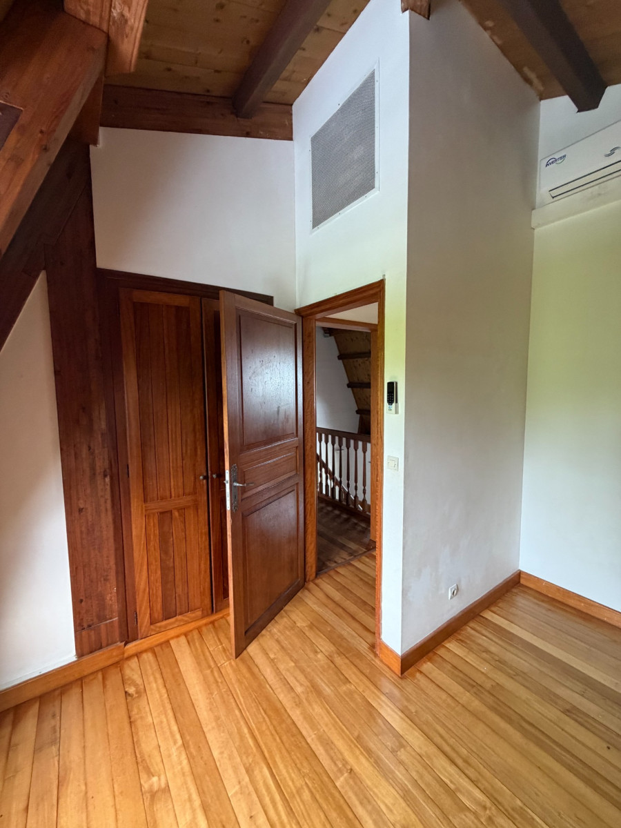 
                                                Location
                                                 Maison créole – Plus de 200m2 Bras-Panon