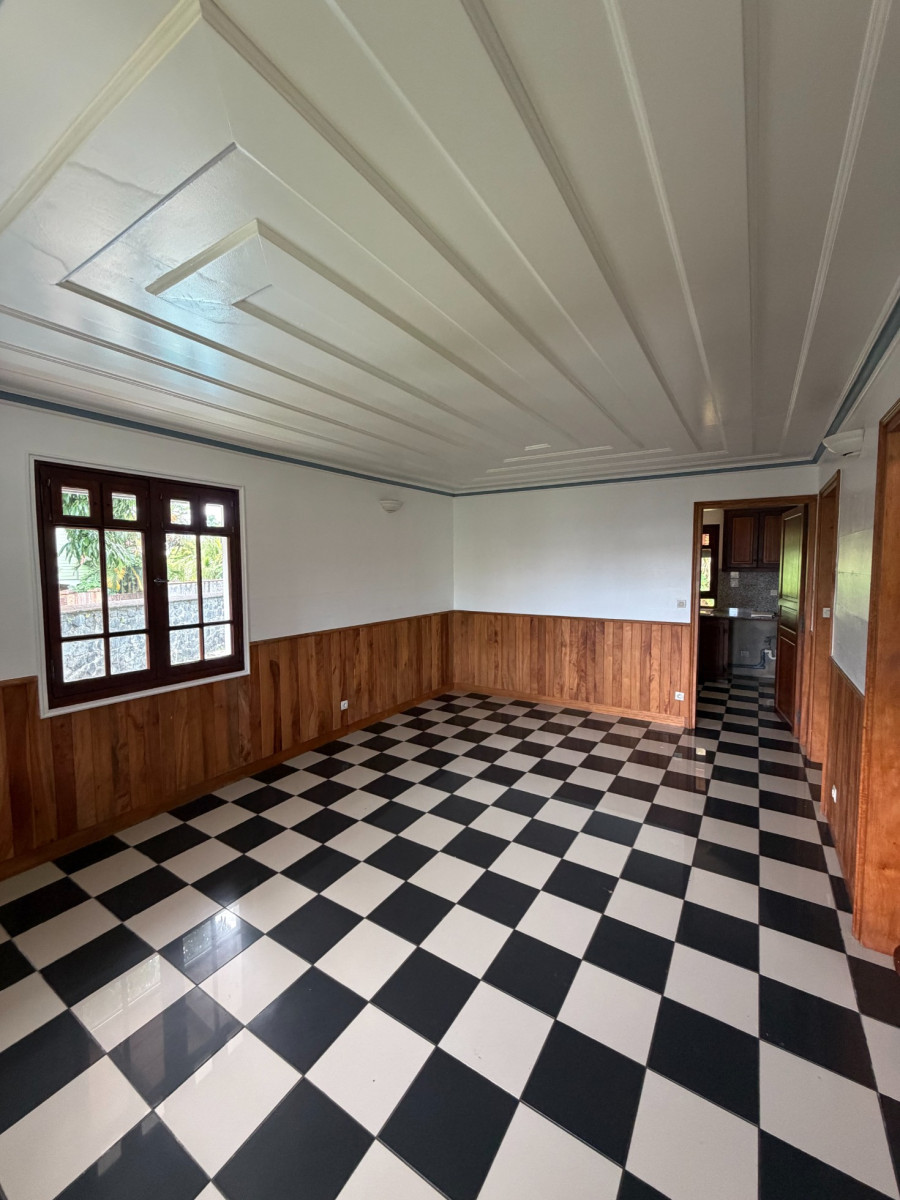 
                                                Location
                                                 Maison créole – Plus de 200m2 Bras-Panon