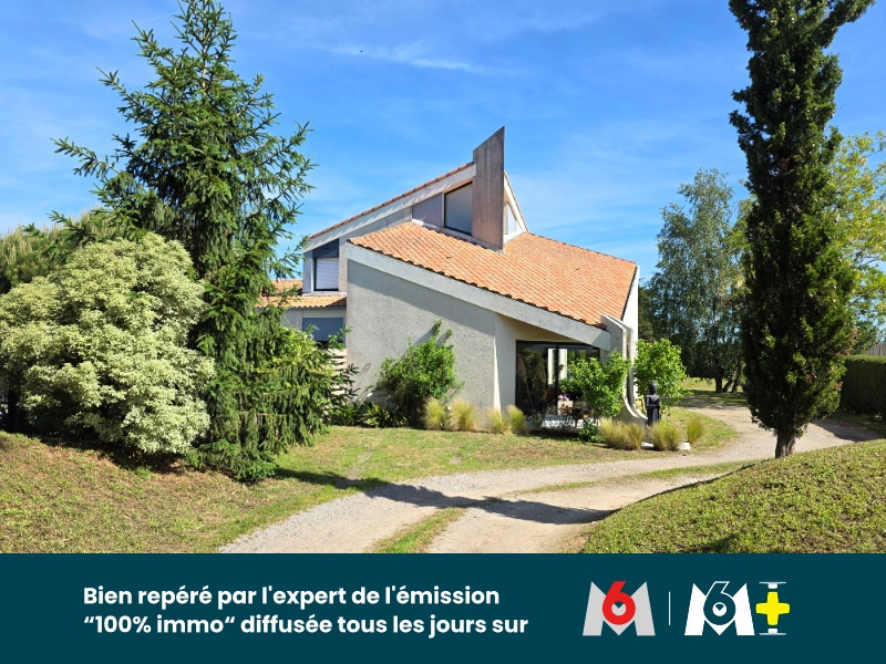
                                                Vente
                                                 MAISON D’ARCHITECTE AVEC PISCINE – VOLUMES EXCEPTIONNELS & CADRE PRIVILÉGIÉ A 10mn DE L OCEAN