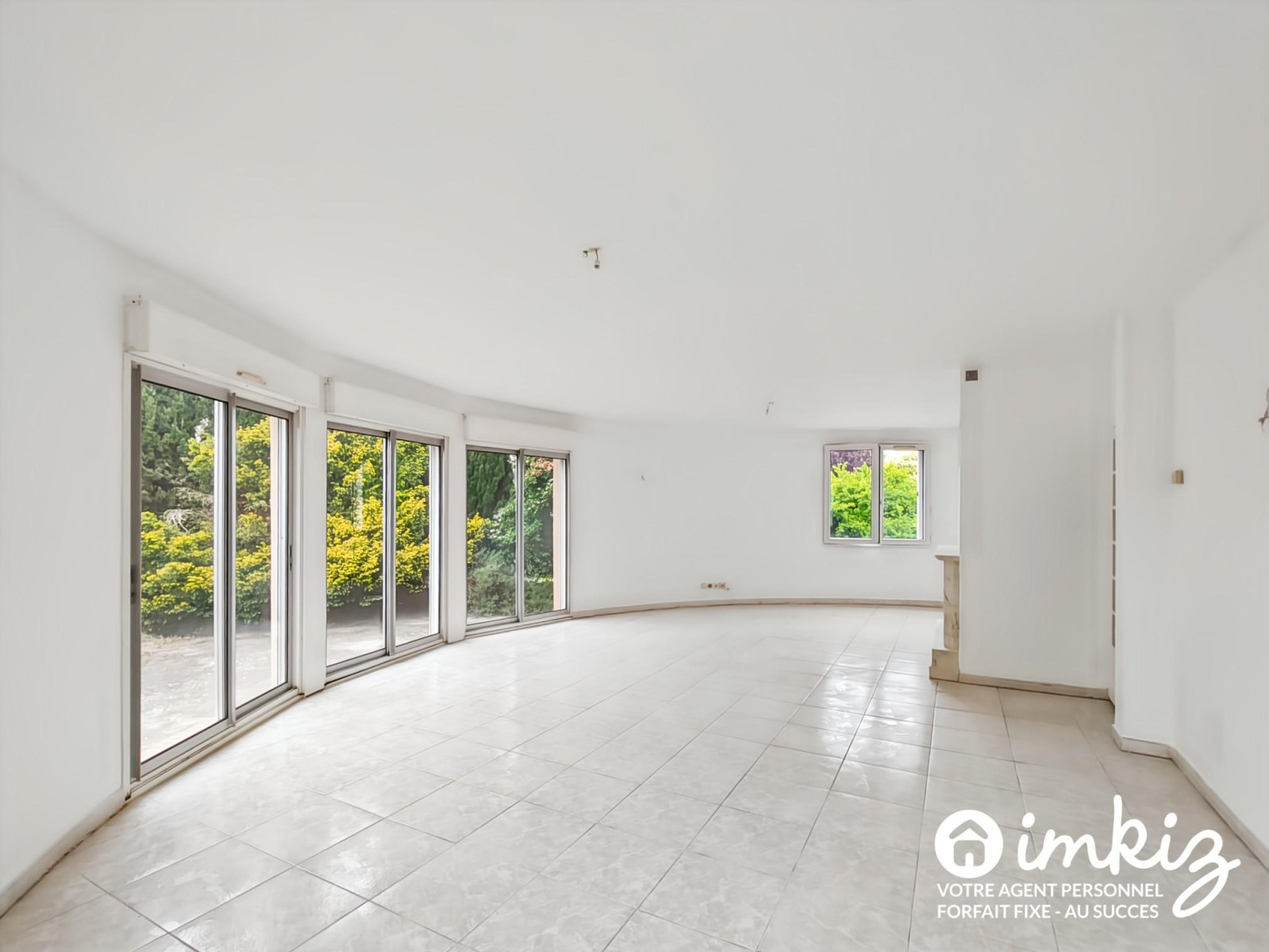
                                                Vente
                                                 Maison d architecte de 7 pièces avec grand terrain